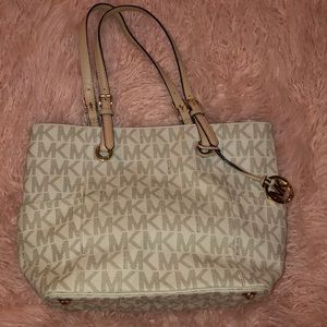 Michael Kors Monogram Jet Set Tote Bag